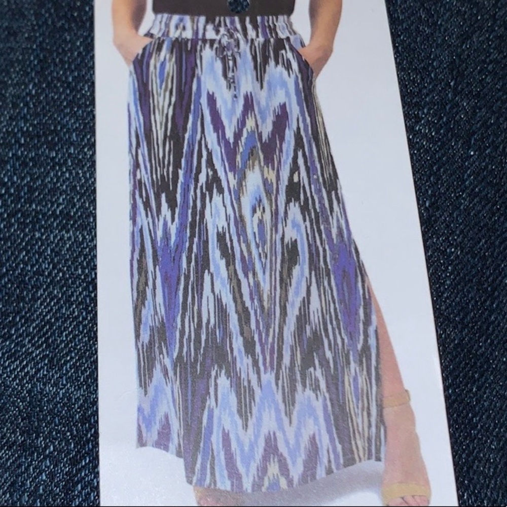 ⭐️NEW⭐️Maxi SKIRT w/Slits & Pockets💙